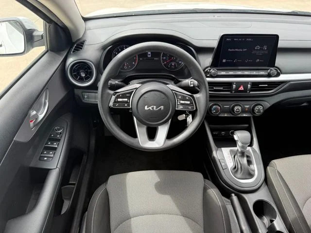 Used 2023 White Kia LXS image 23