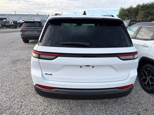 New 2027 Bright White Clear-Coat Paint Jeep  image 7