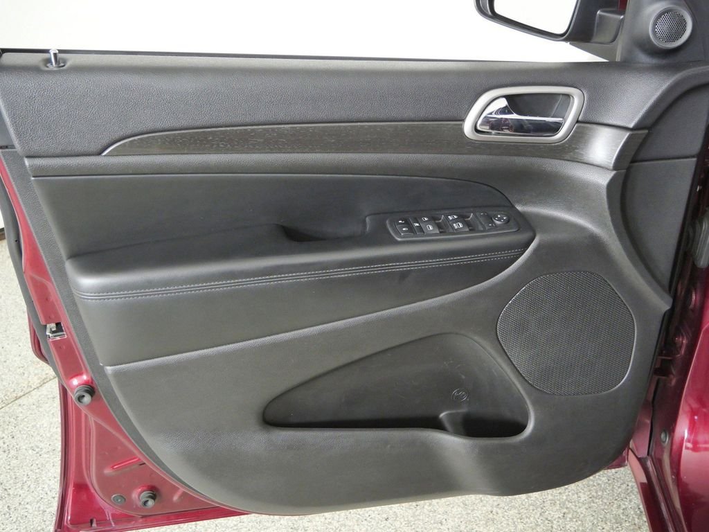 Used 2017 Red Jeep Altitude image 30