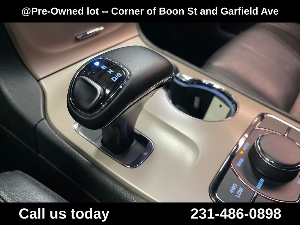 Used 2015 Green Jeep Limited image 25