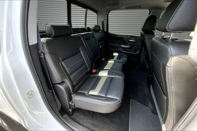 Used 2018 WHITE FROST TRICOAT GMC Denali image 26