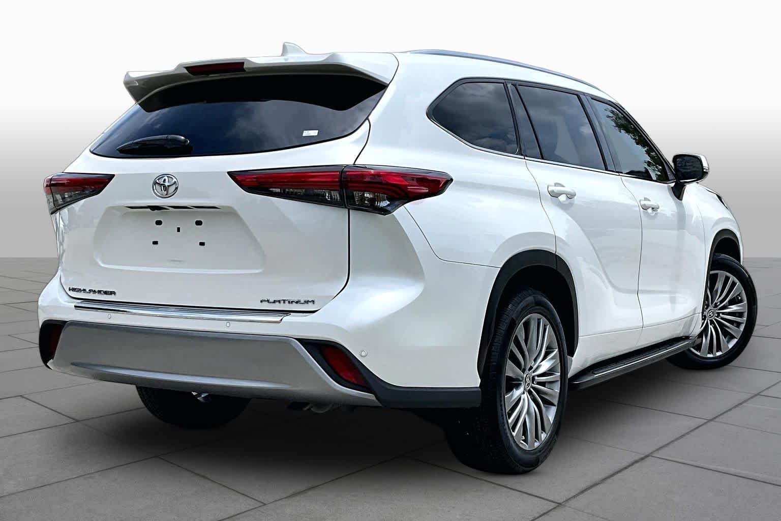 Used 2021 Blizzard Pearl Toyota Platinum image 13