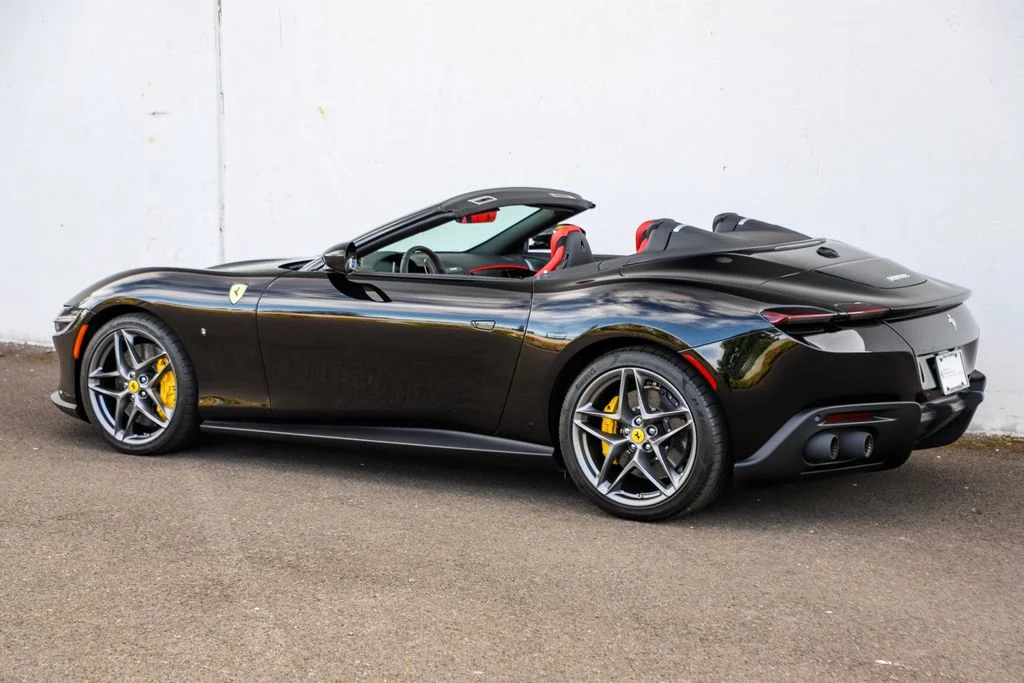 Used 2025 Nero Ferrari Spider image 9