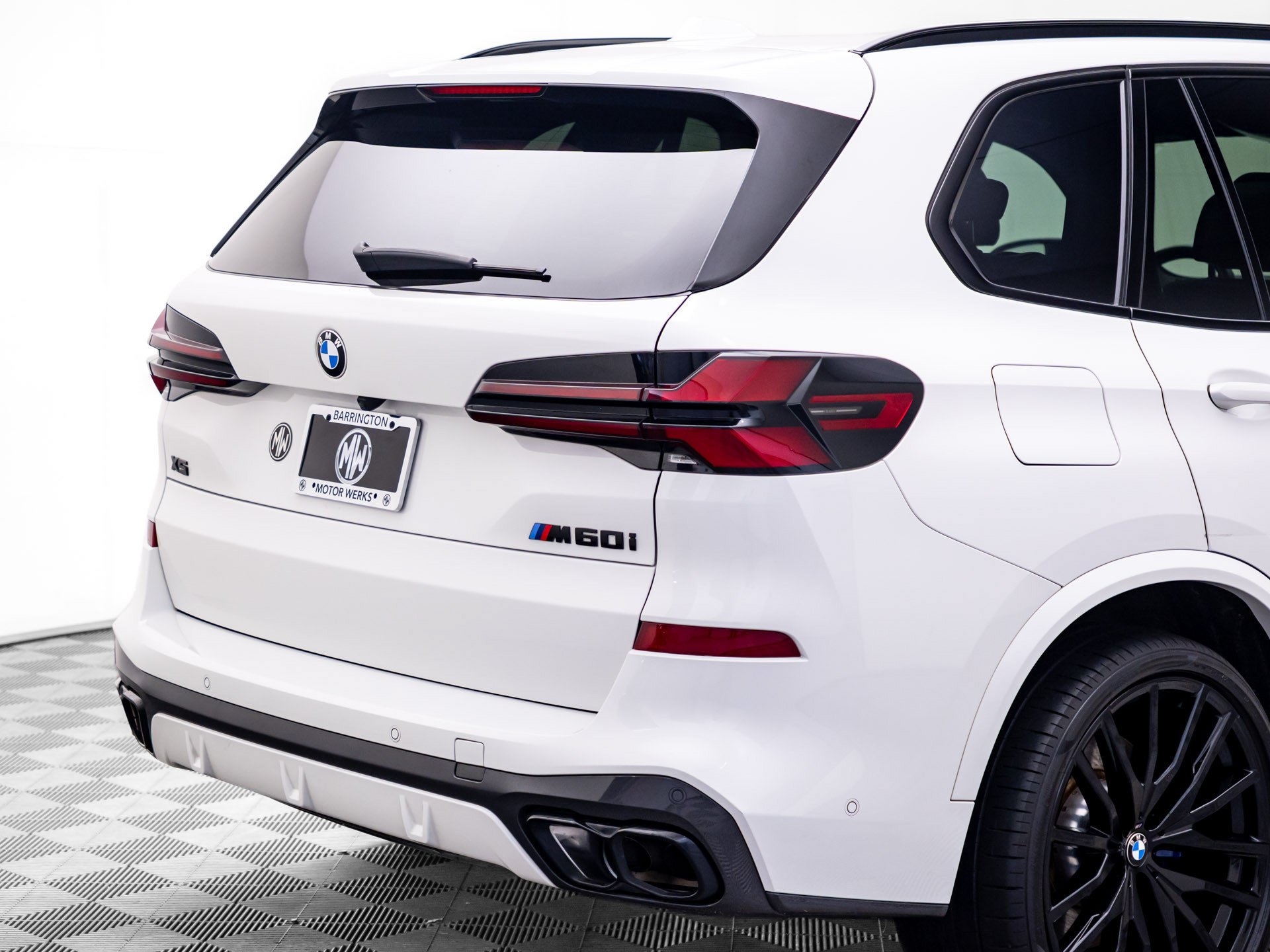 Certified Used 2024 Alpine White BMW M60i image 35