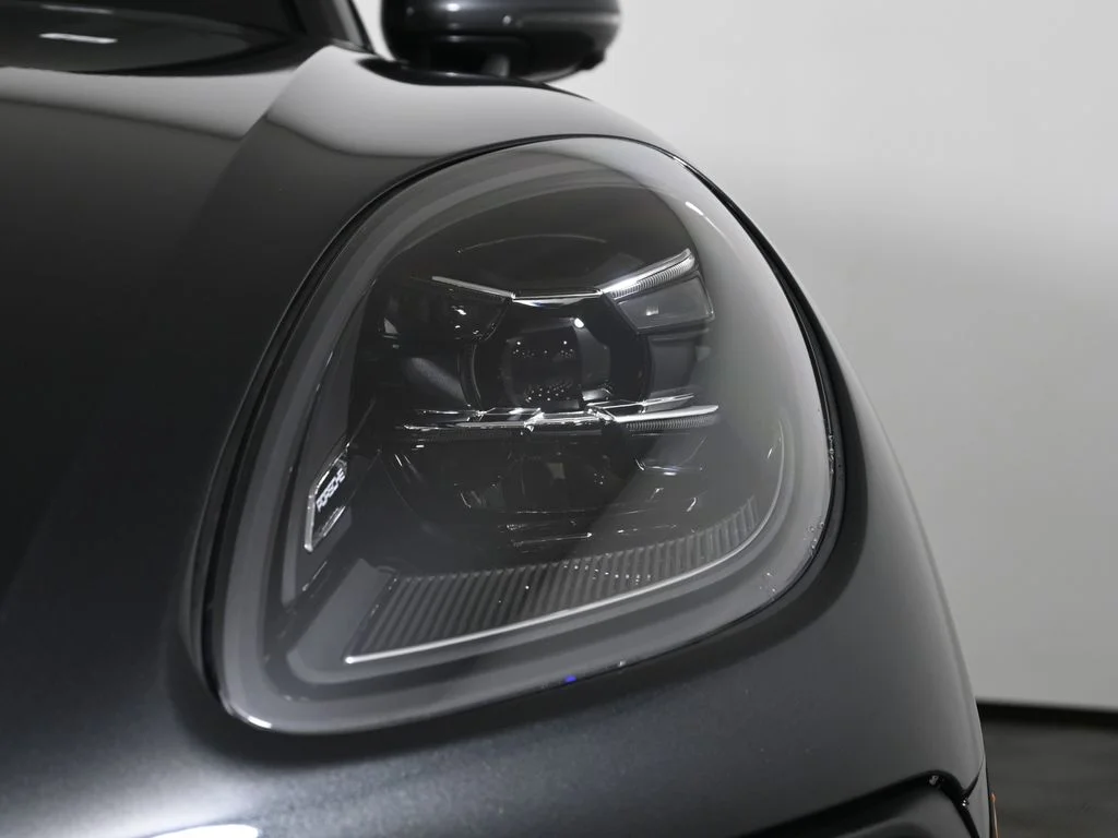2026 Porsche Macan T - Photo 11