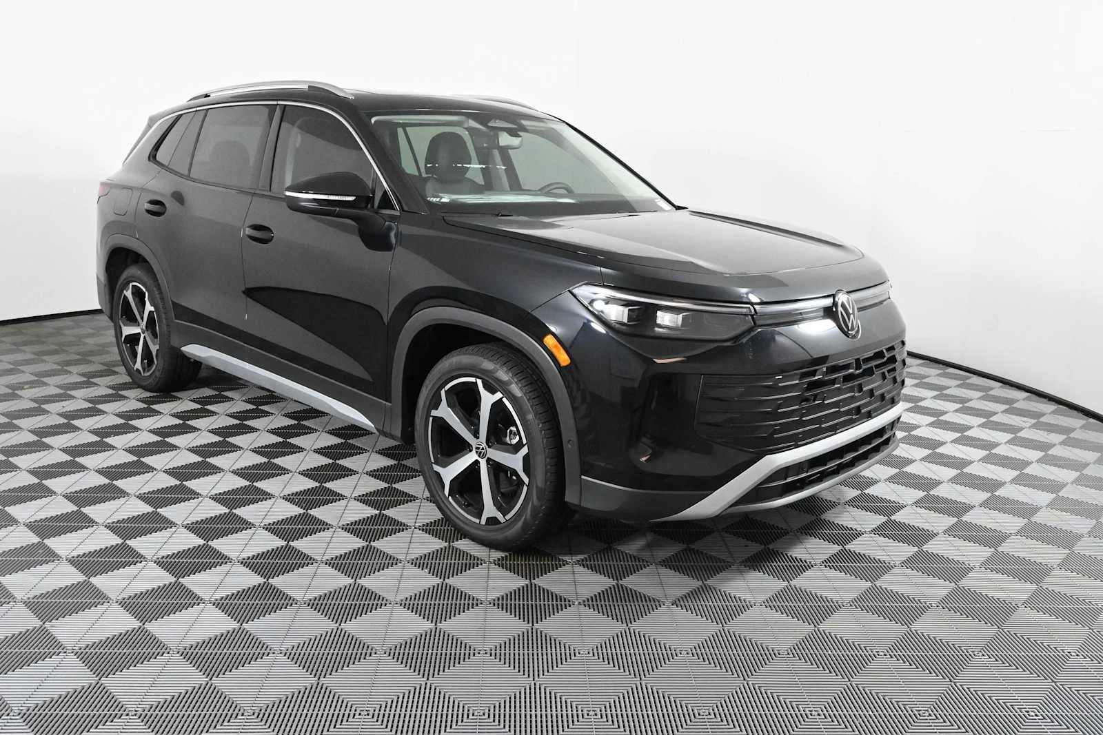 New 2026 Deep Black Pearl Volkswagen SE image 1