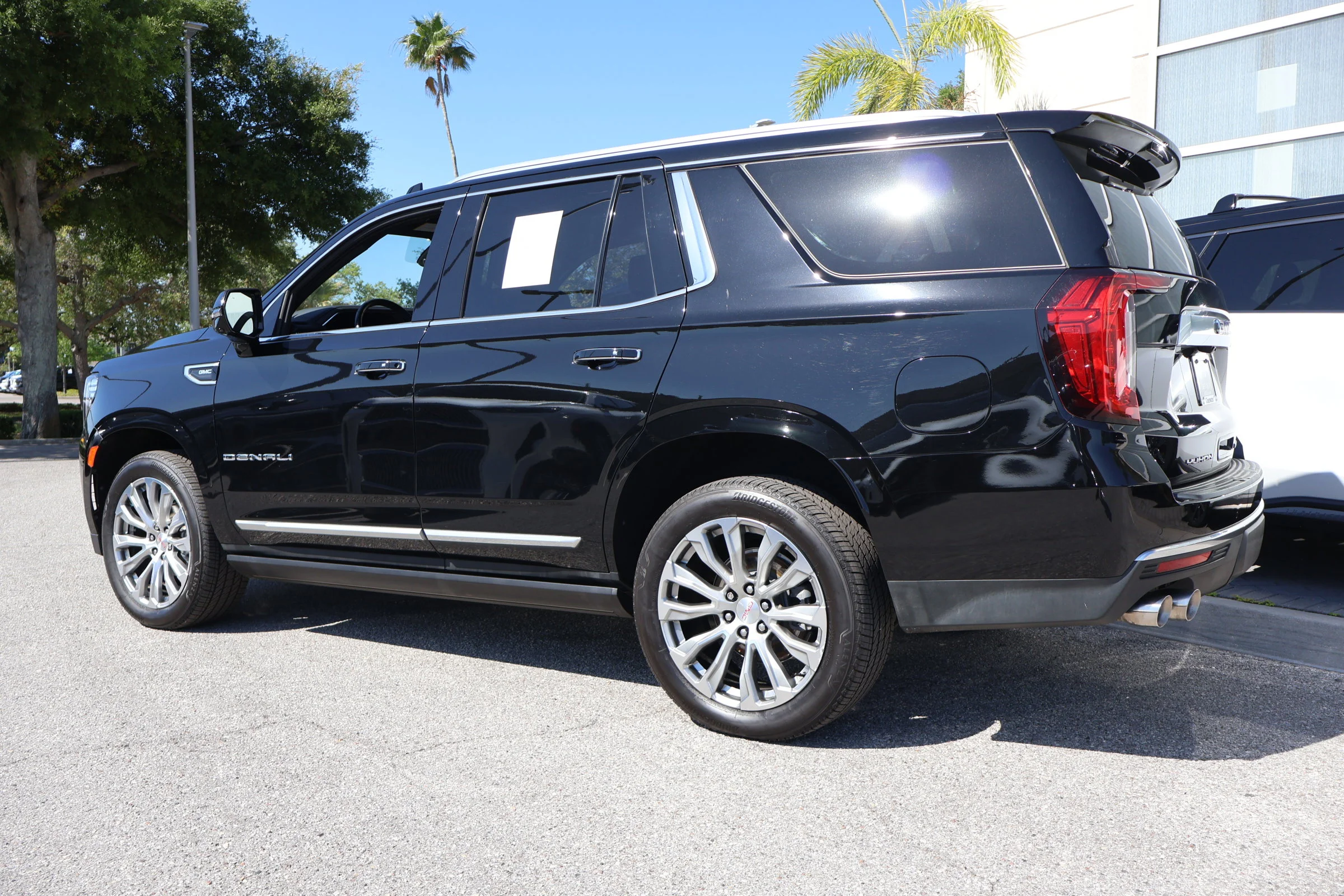 Used 2022 Onyx Black GMC Denali image 6