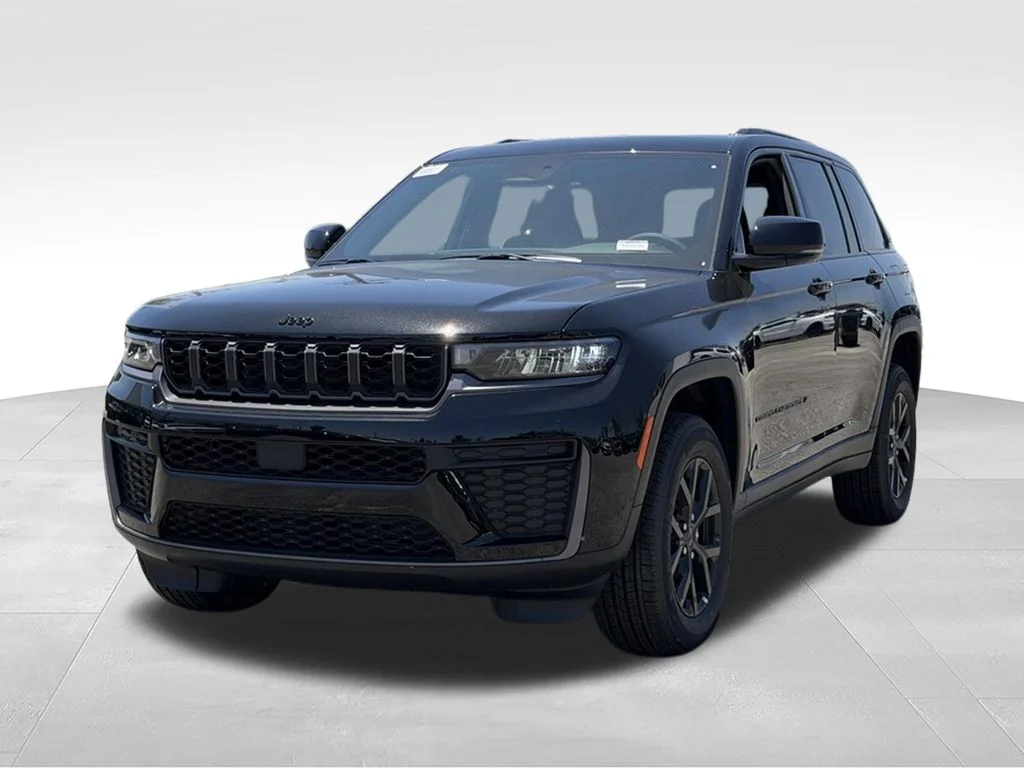 New 2026 Diamond Black Crystal Pearl-Coat Exterior Paint Jeep Laredo image 2
