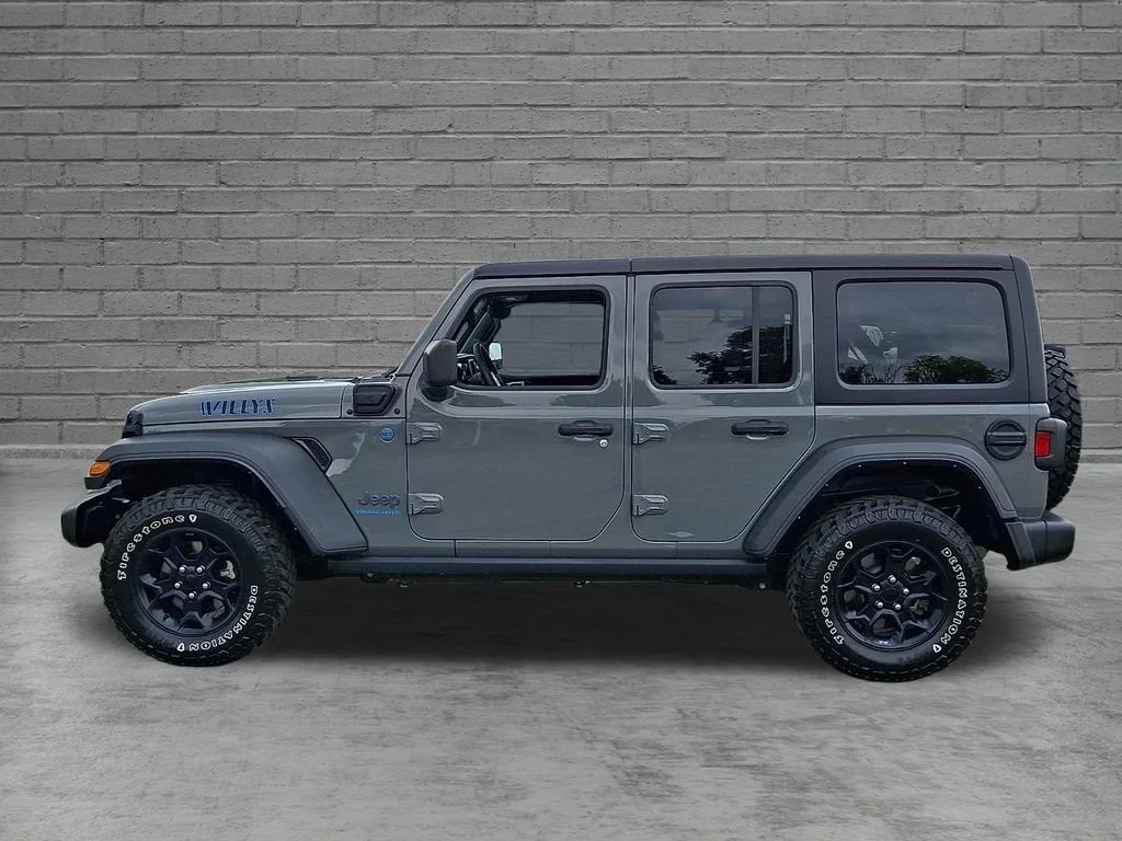 Used 2023 Gray Jeep 4x4 image 38