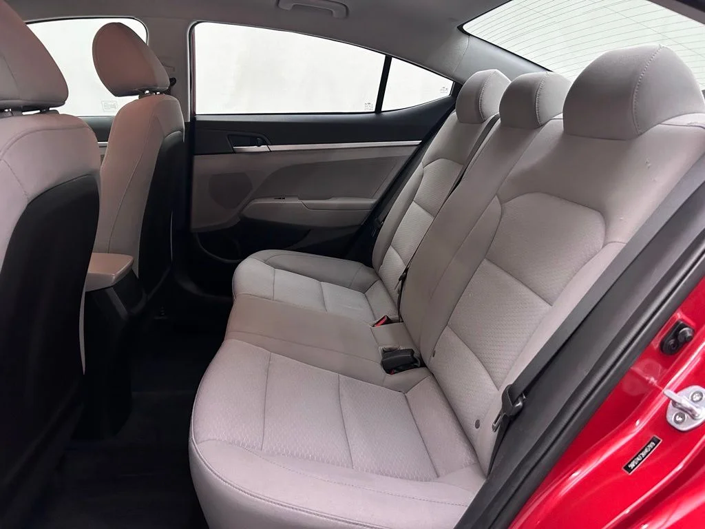 Used 2019 Red Hyundai SE image 13