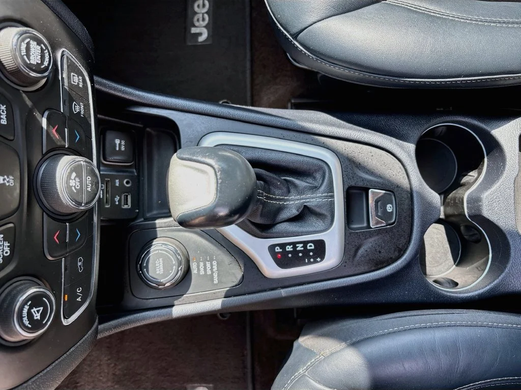 Used 2016 True Blue Jeep Limited image 16