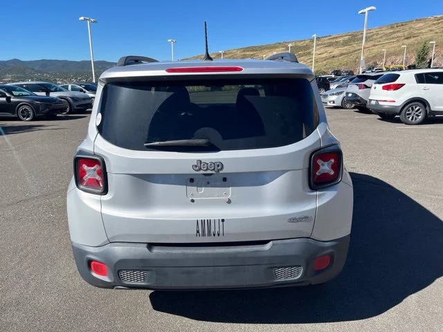Used 2017 Glacier Metallic Jeep Latitude image 9