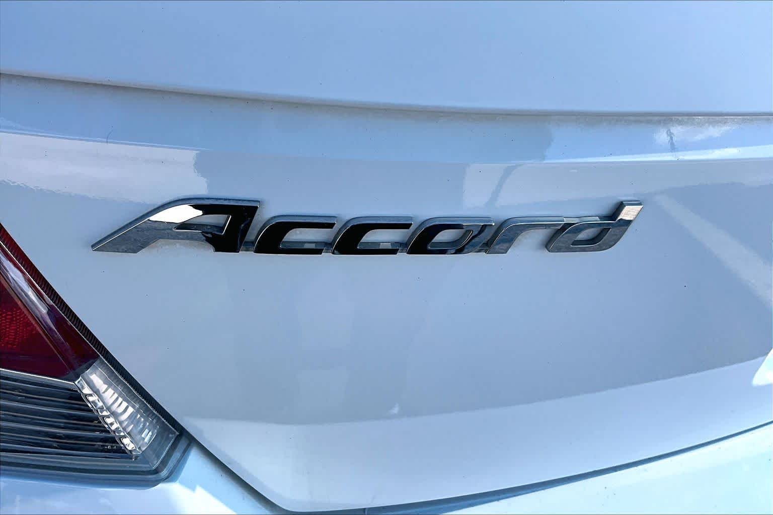 Used 2010 Taffeta White Honda EX-L image 9