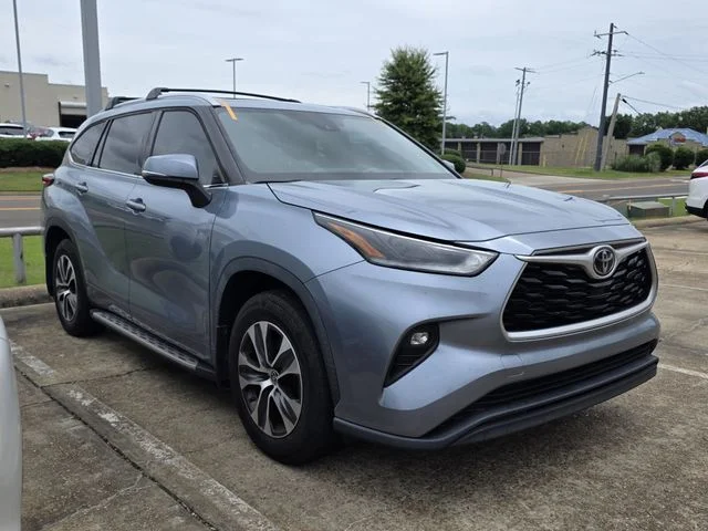 2021 Toyota Highlander XLE 4x2 V6's photo