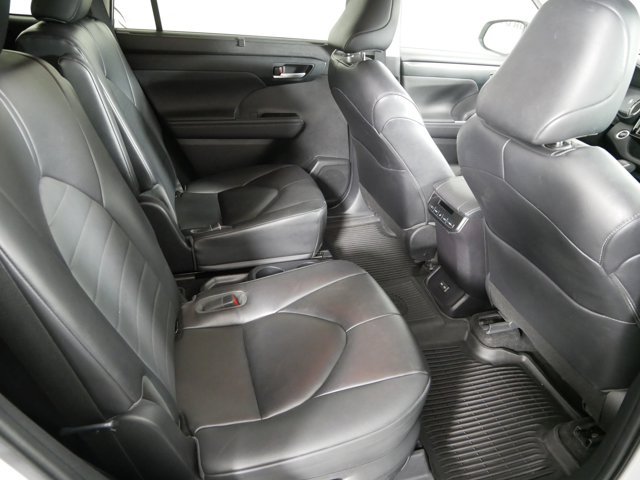 Used 2023 Wind Chill Pearl Toyota XLE image 17