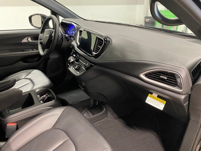 2026 Chrysler Pacifica Select - Photo 22