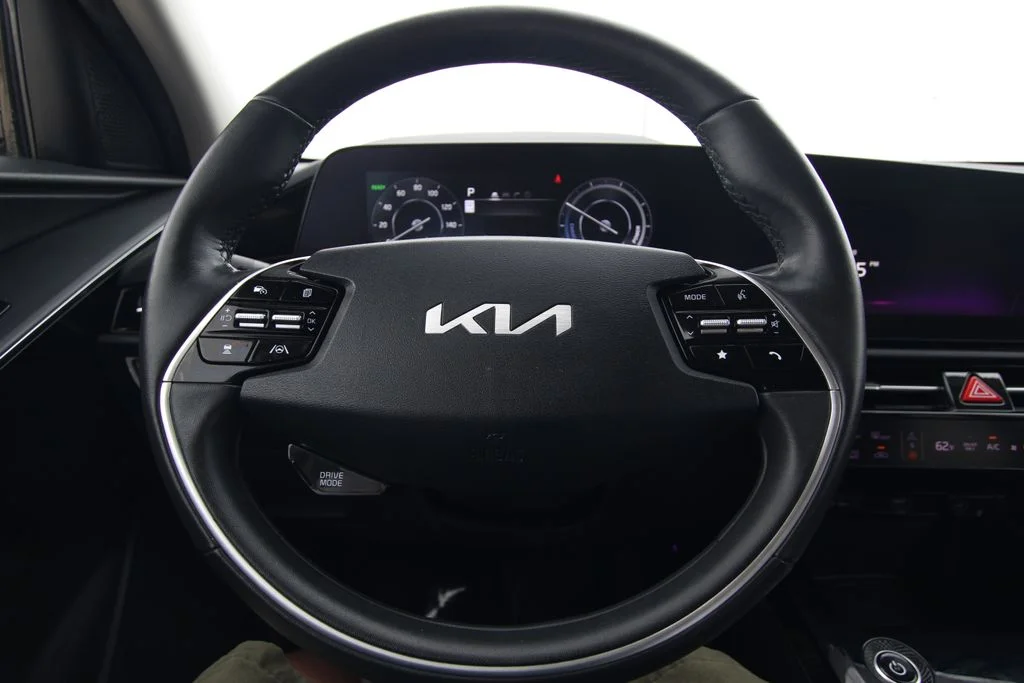 Used 2023 Black Kia Wind image 20
