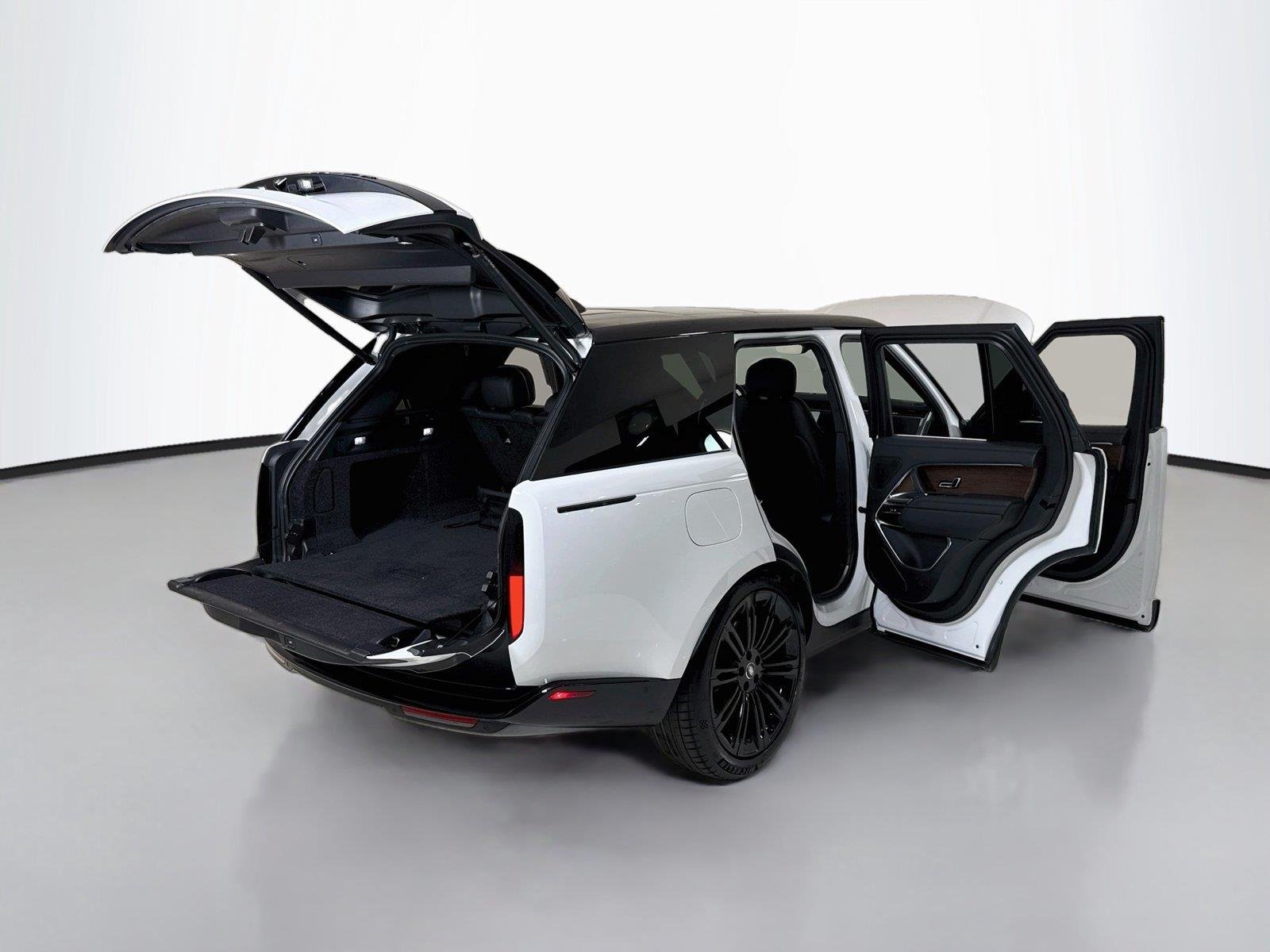 Used 2024 Fuji White Land Rover SE | Blackout Pkg | 360 Camera | Heated/Vented Seats image 45