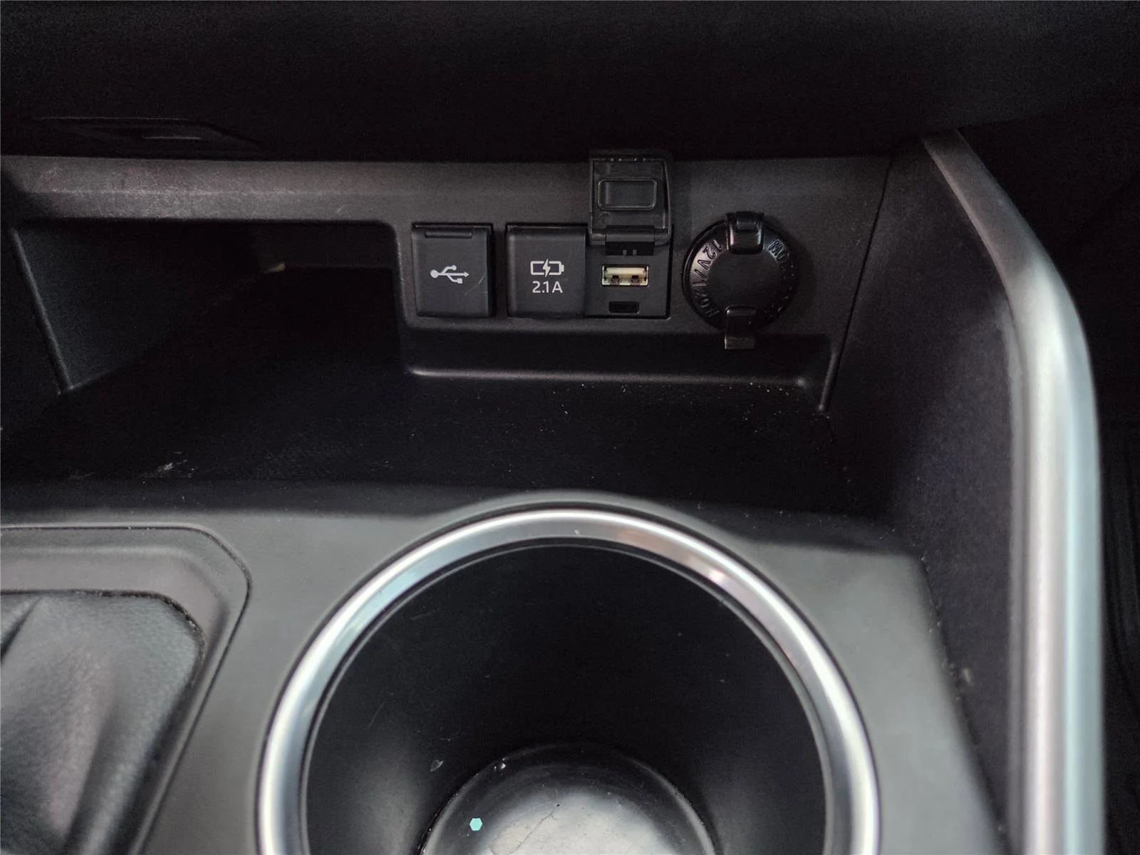 Used 2021 Midnight Black Metallic Toyota XLE image 14