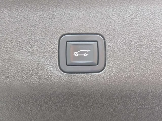 Used 2022 SUMMIT WHITE GMC SLT image 13
