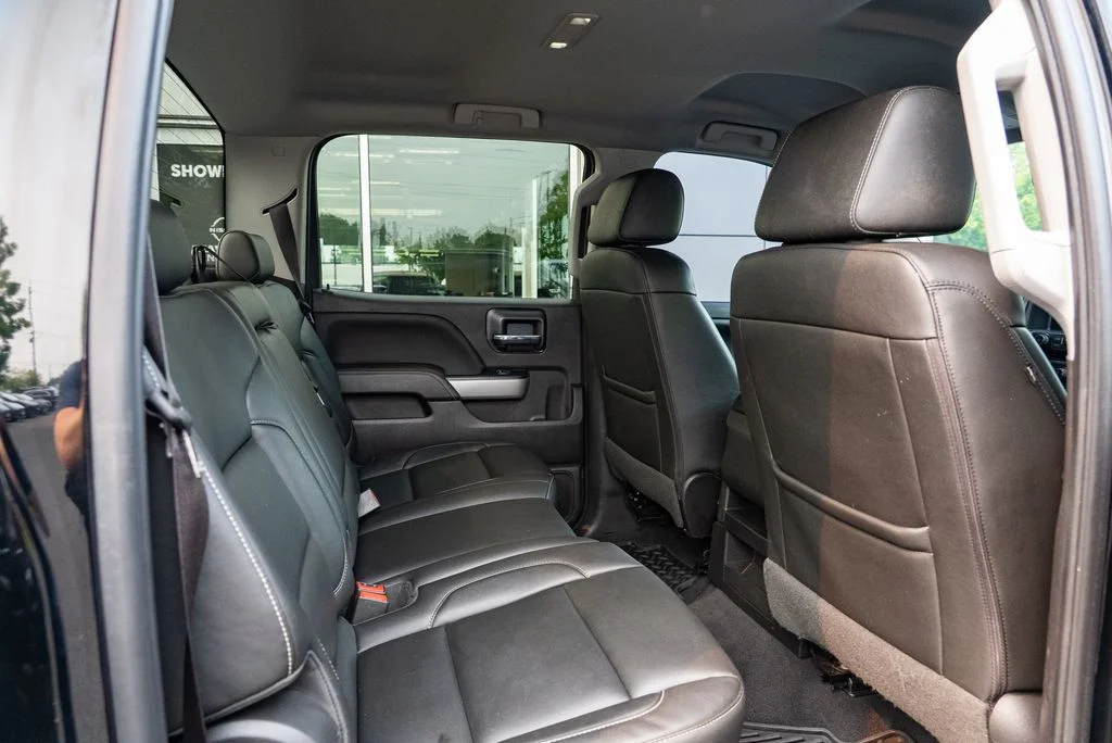 Used 2018 Black Chevrolet LT image 27