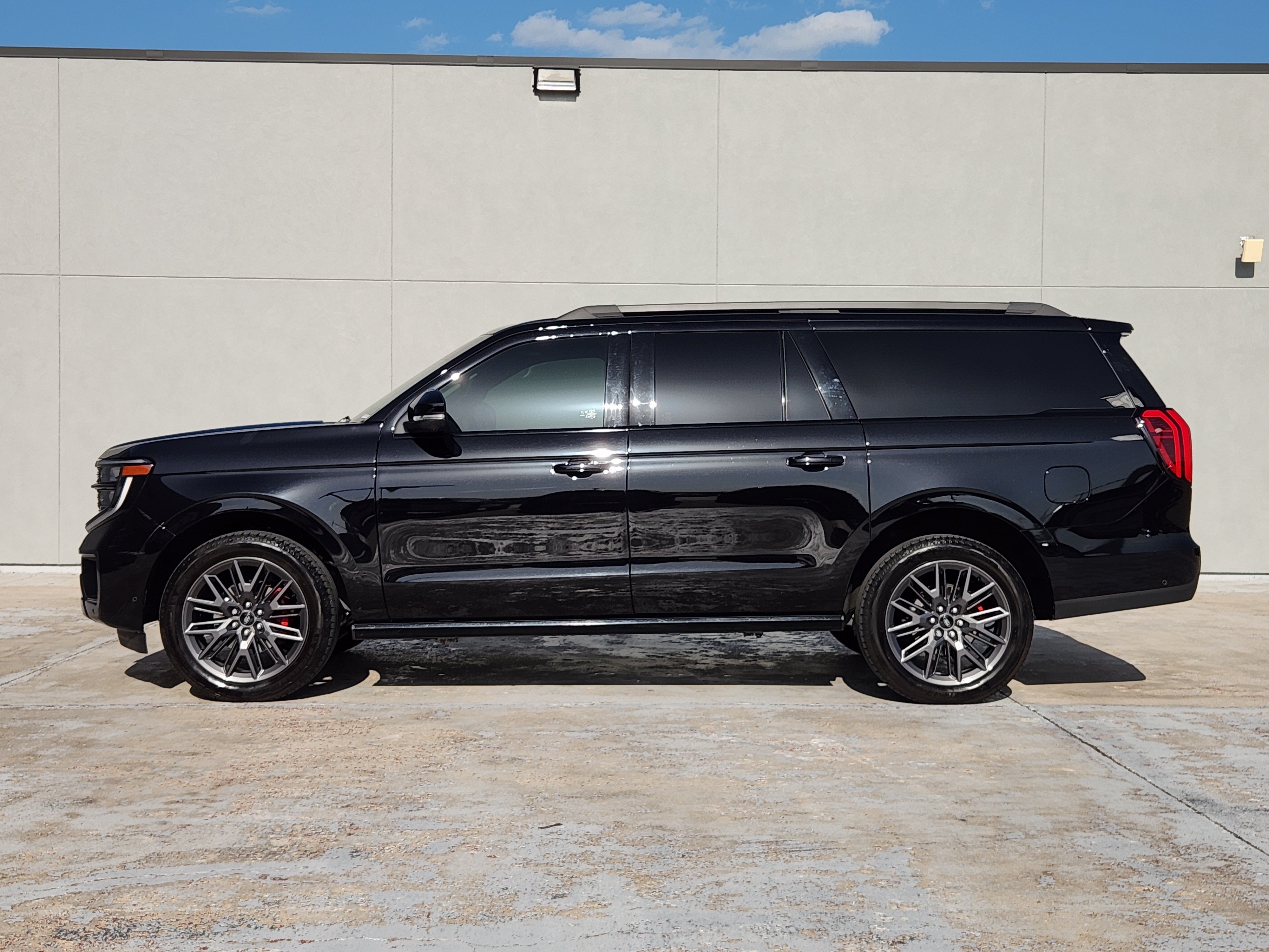 Used 2025 Agate Black Metallic Ford Platinum image 4