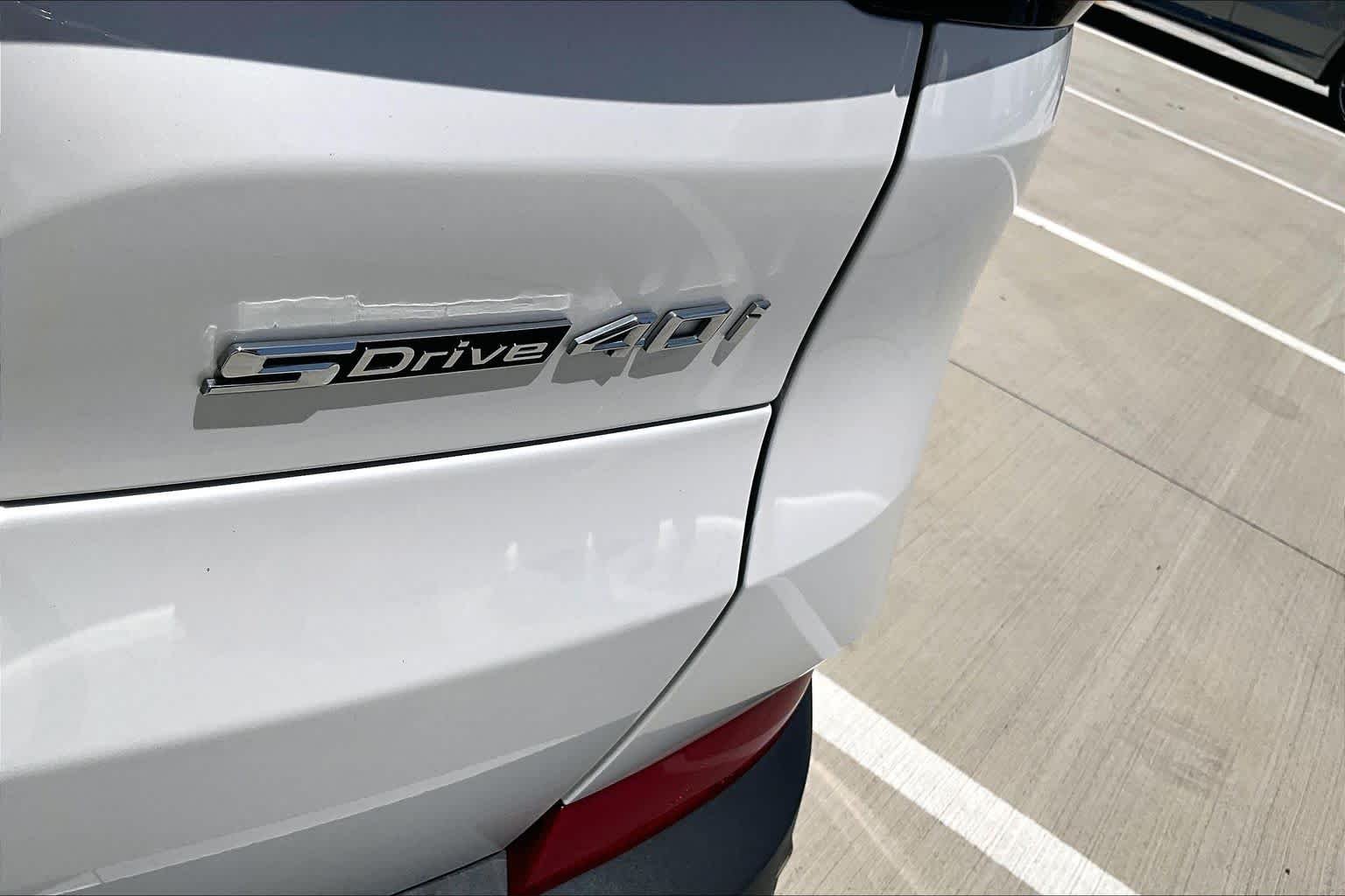 Used 2024 Mineral White Metallic BMW sDrive40i image 9