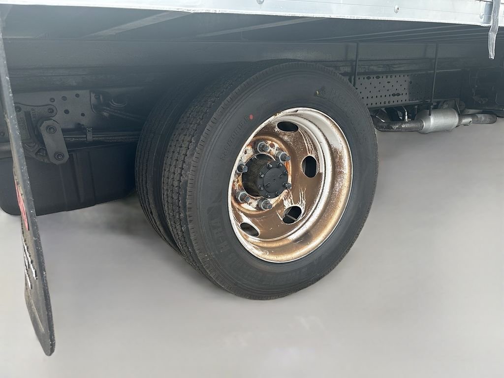 Used 2021 Arc White Chevrolet Base image 18