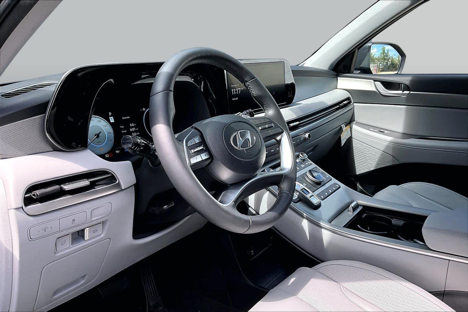 Used 2025 Steel Graphite Hyundai SEL Premium 7P image 18