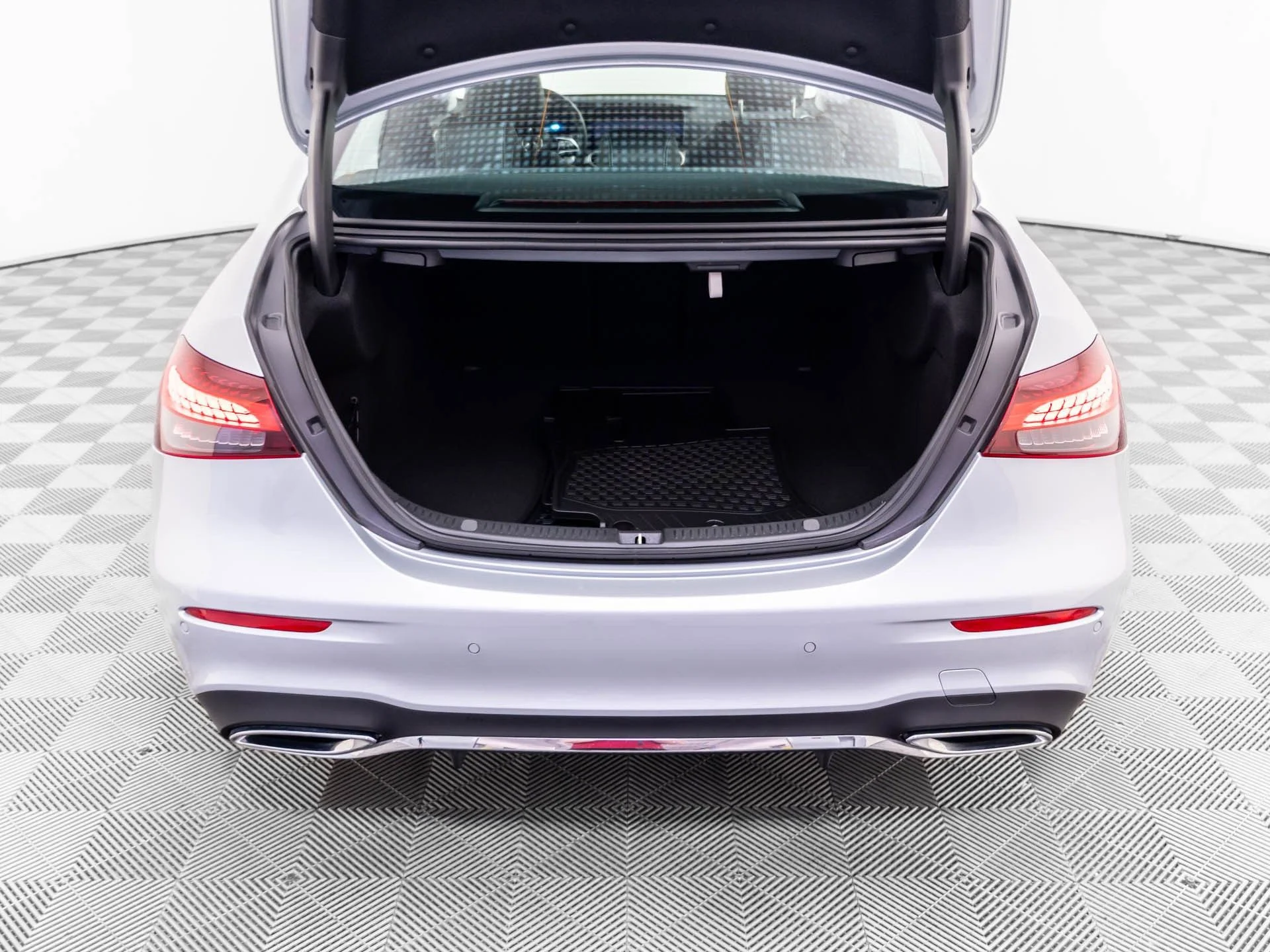 Used 2023 Silver Mercedes-Benz E 450 image 35