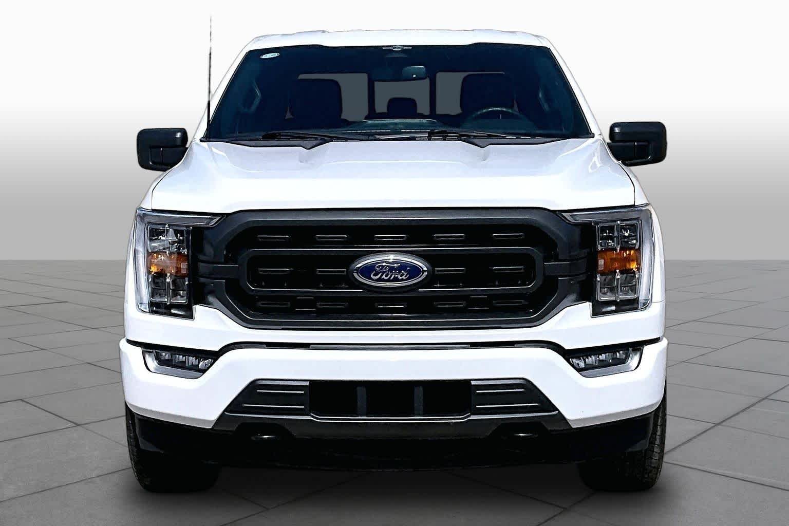 Used 2023 Oxford White Ford XLT image 4