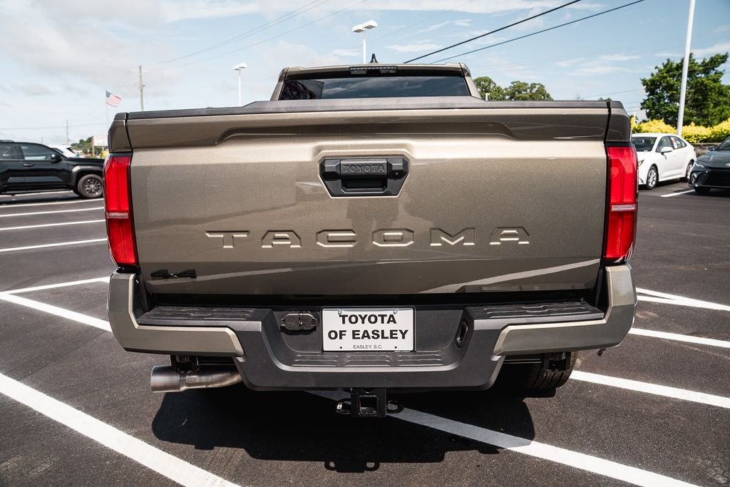 Used 2018 Magnetic Gray Metallic Toyota SR5 image 7