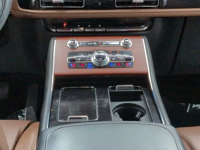 Certified Used 2022 White Metallic Lincoln Grand Touring image 19