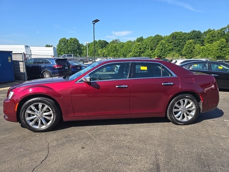 Used 2018 Red Chrysler Limited image 4