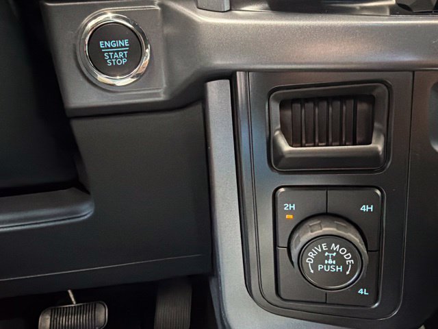 New 2026 Agate Black Metallic Ford XLT image 31