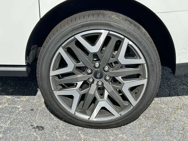 New 2026 White Ford Platinum image 8