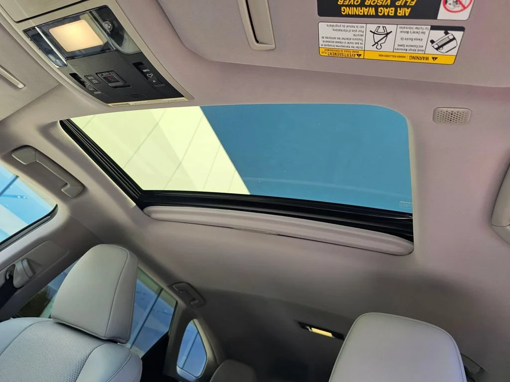 Used 2021  Lexus RX 350L image 21