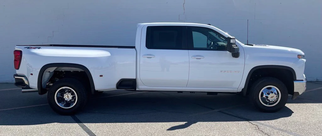 New 2026 Summit White Chevrolet LT DRW image 8