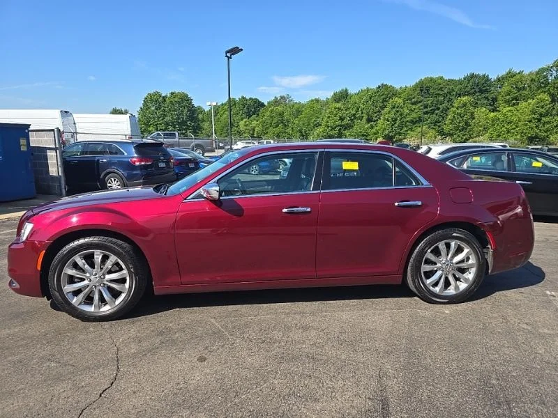 Used 2018 Red Chrysler Limited image 4