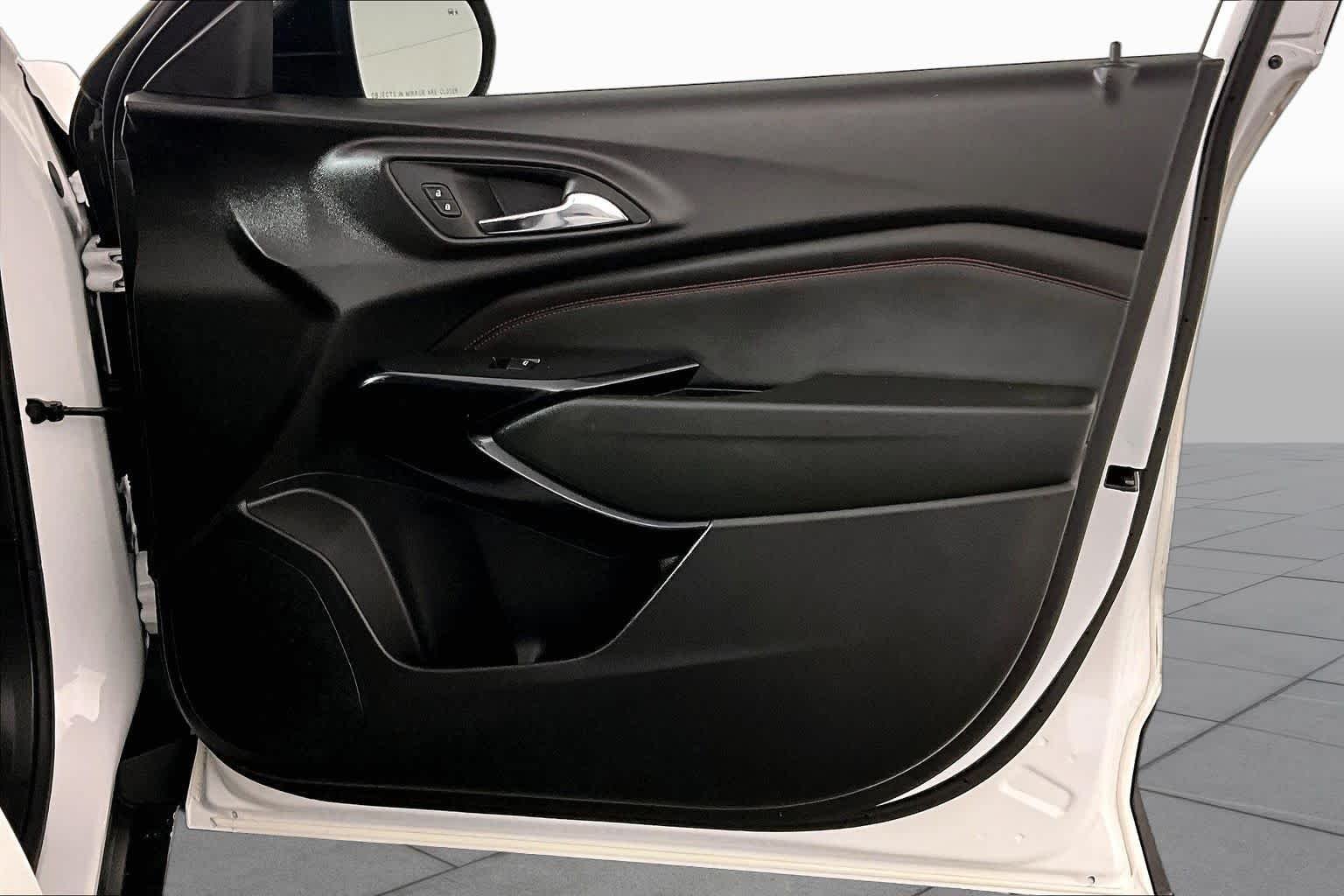 Used 2026 Summit White Chevrolet 2RS image 21