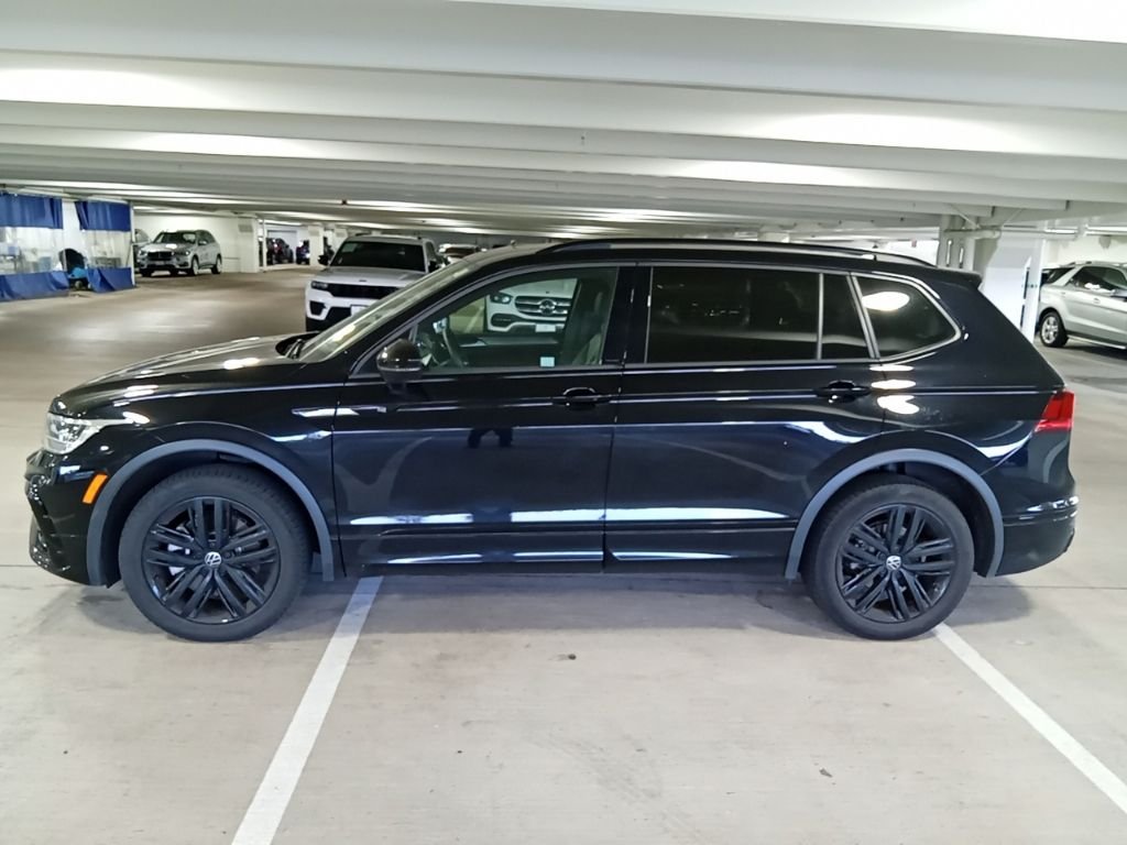 Used 2022 Deep Black Volkswagen 2.0T SE R-Line Black image 8