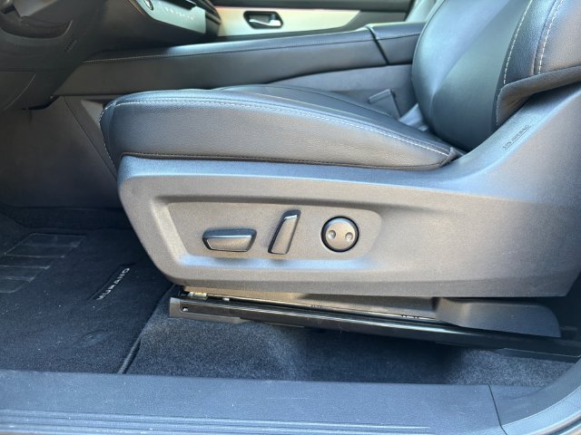 Used 2025 Gold Nissan SL image 9