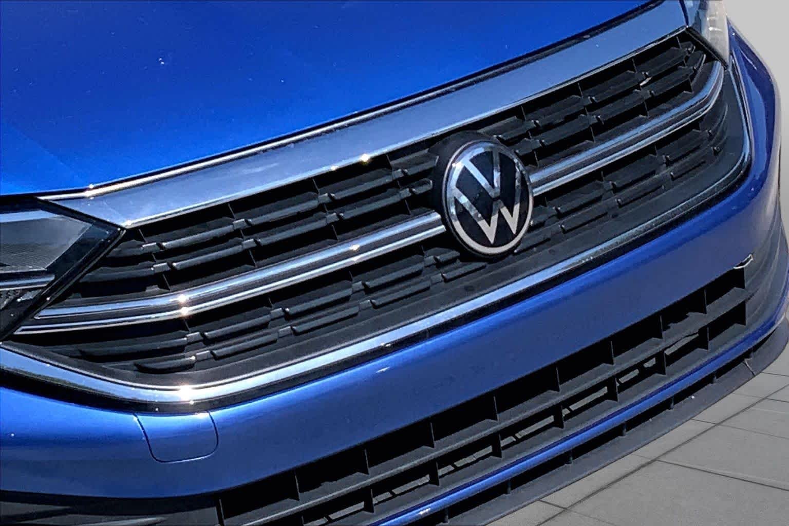 Used 2024 Rising Blue Metallic Volkswagen SE image 26
