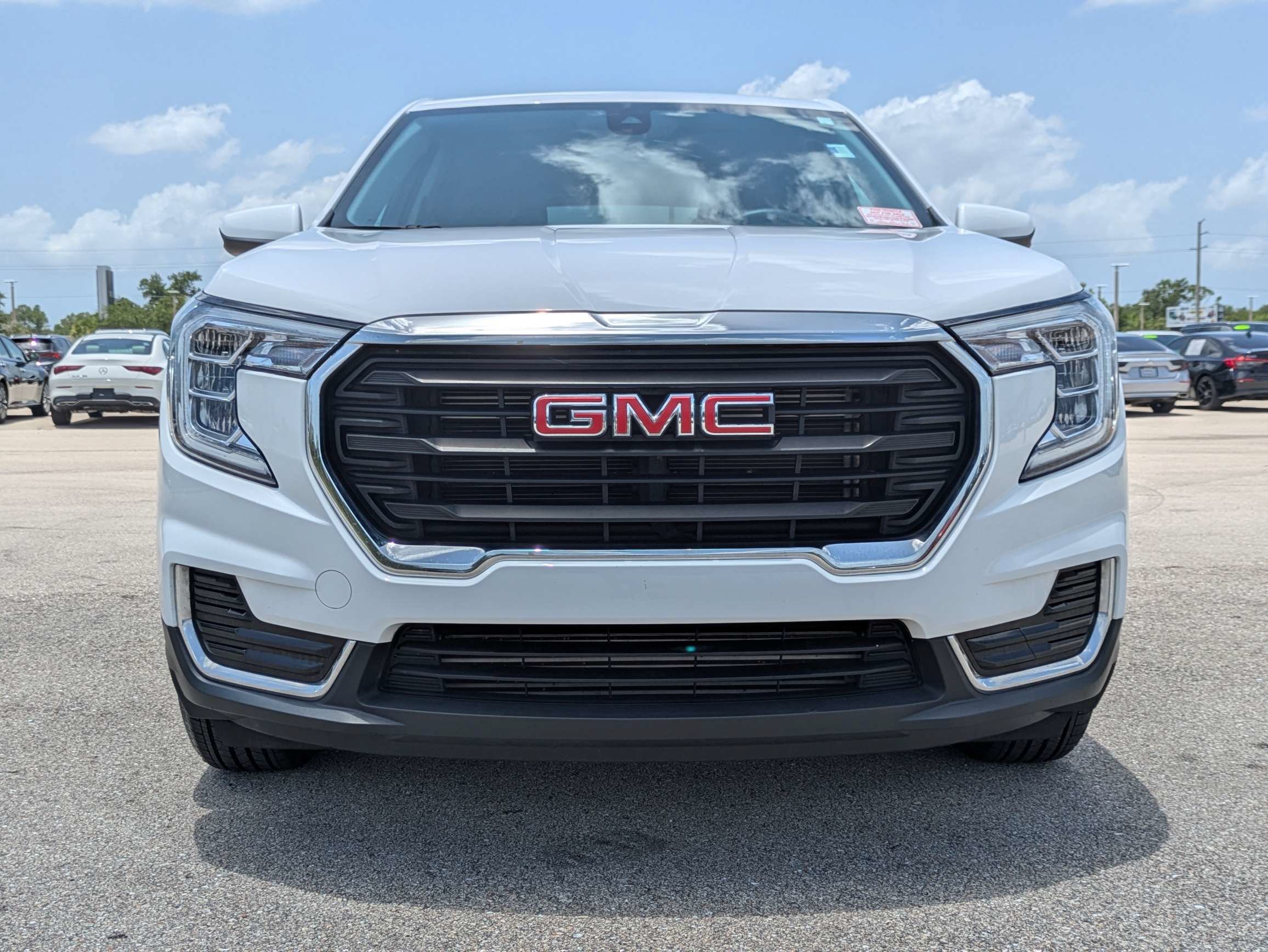 Used 2024 Summit White GMC SLE image 3
