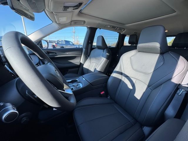 New 2026 RADIANT WHITE INFINITI Luxe FWD image 14