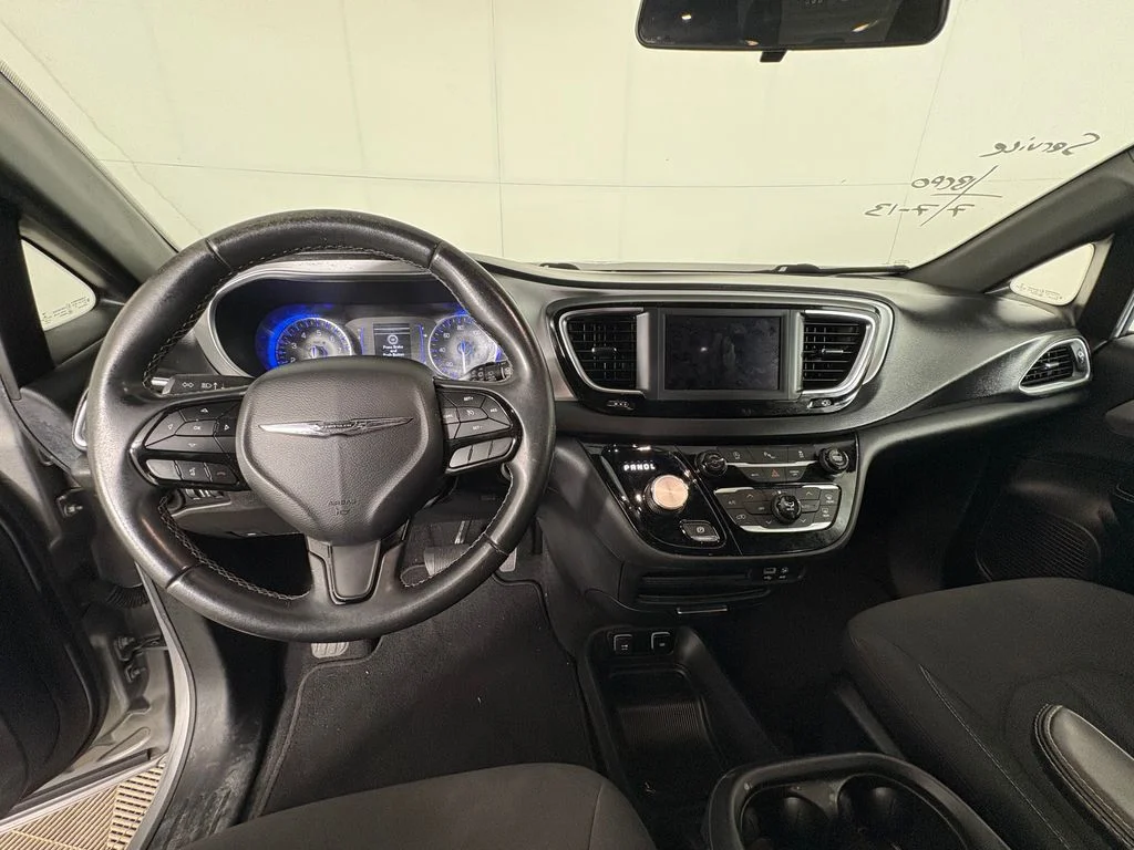Used 2018 Silver Chrysler Touring Plus image 6