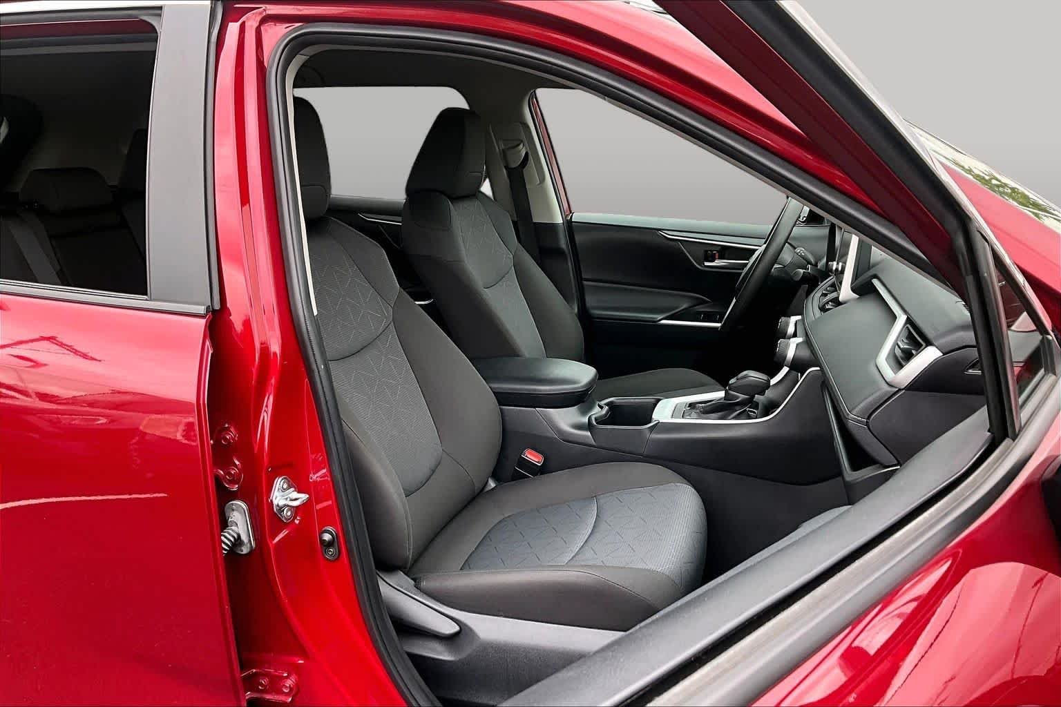 Used 2025 Ruby Flare Pearl Toyota XLE image 9