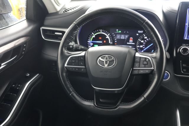 Used 2021 Gray Toyota Platinum image 10