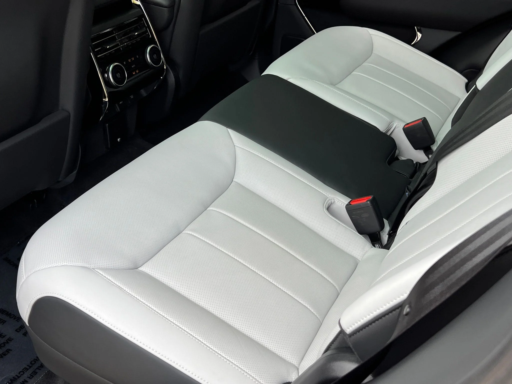 Used 2025 Red Land Rover Autobiography image 25