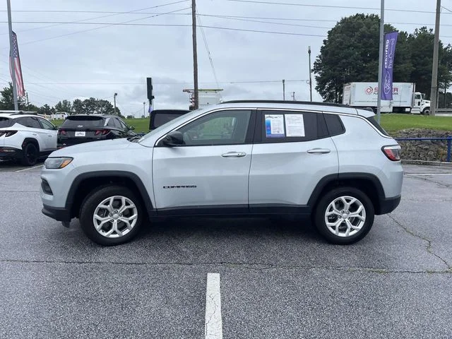 Used 2024 Silver Jeep Latitude image 6